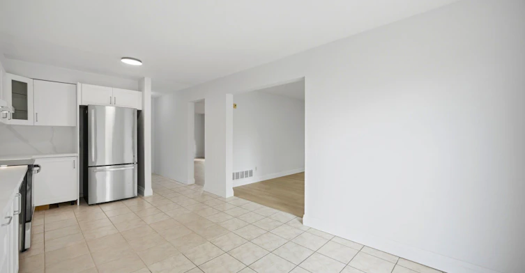 Main and 2nd-4676 Owl Circle, Mississauga, ON, L4Z 2W6 - 22