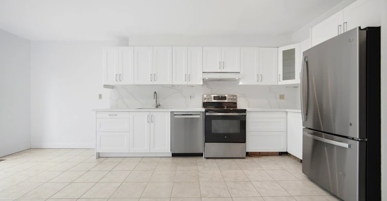 Main and 2nd-4676 Owl Circle, Mississauga, ON, L4Z 2W6 - 17