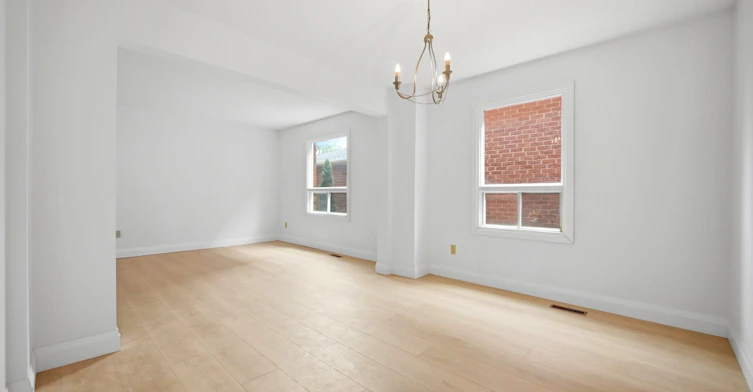 Main and 2nd-4676 Owl Circle, Mississauga, ON, L4Z 2W6 - 14