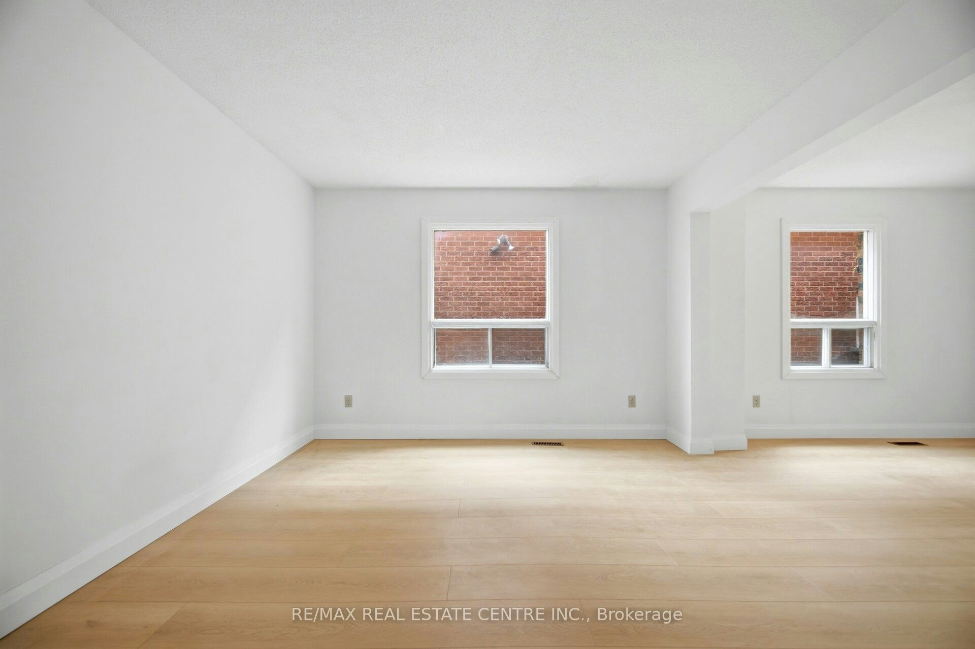 Main and 2nd-4676 Owl Circle, Mississauga, ON, L4Z 2W6 - 10