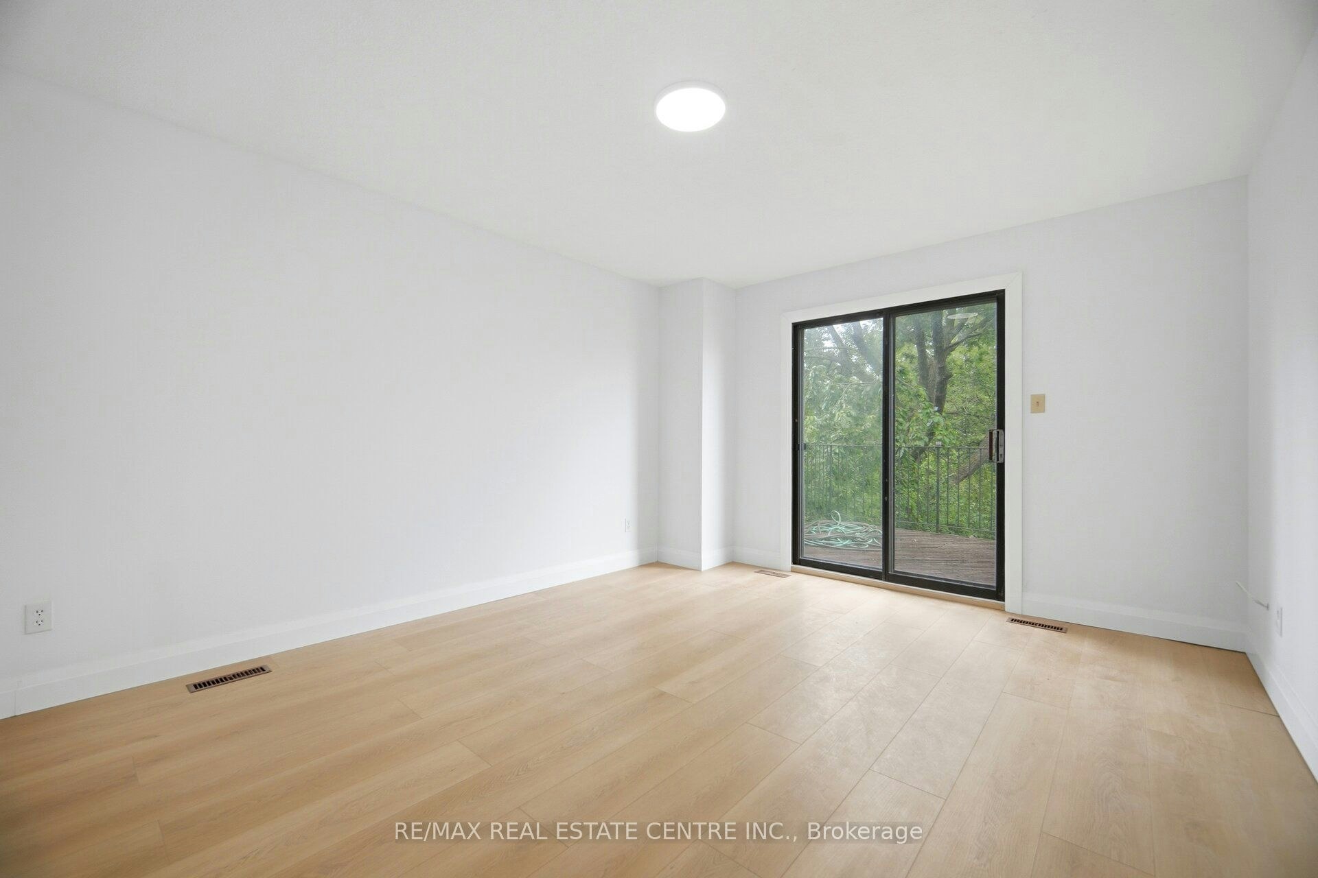 Main and 2nd-4676 Owl Circle, Mississauga, ON, L4Z 2W6 - 24