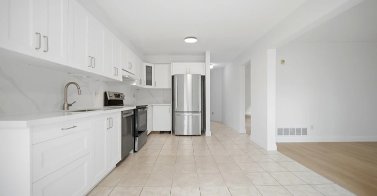 Main and 2nd-4676 Owl Circle, Mississauga, ON, L4Z 2W6 - 19