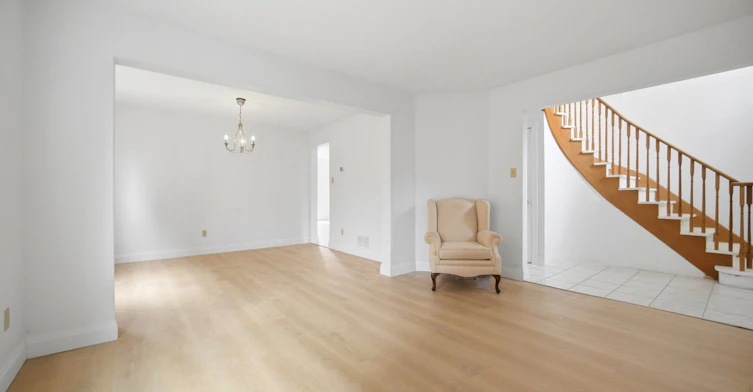 Main and 2nd-4676 Owl Circle, Mississauga, ON, L4Z 2W6 - 12