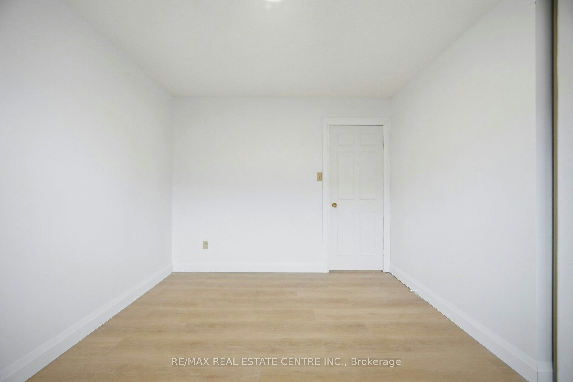 Main and 2nd-4676 Owl Circle, Mississauga, ON, L4Z 2W6 - 42