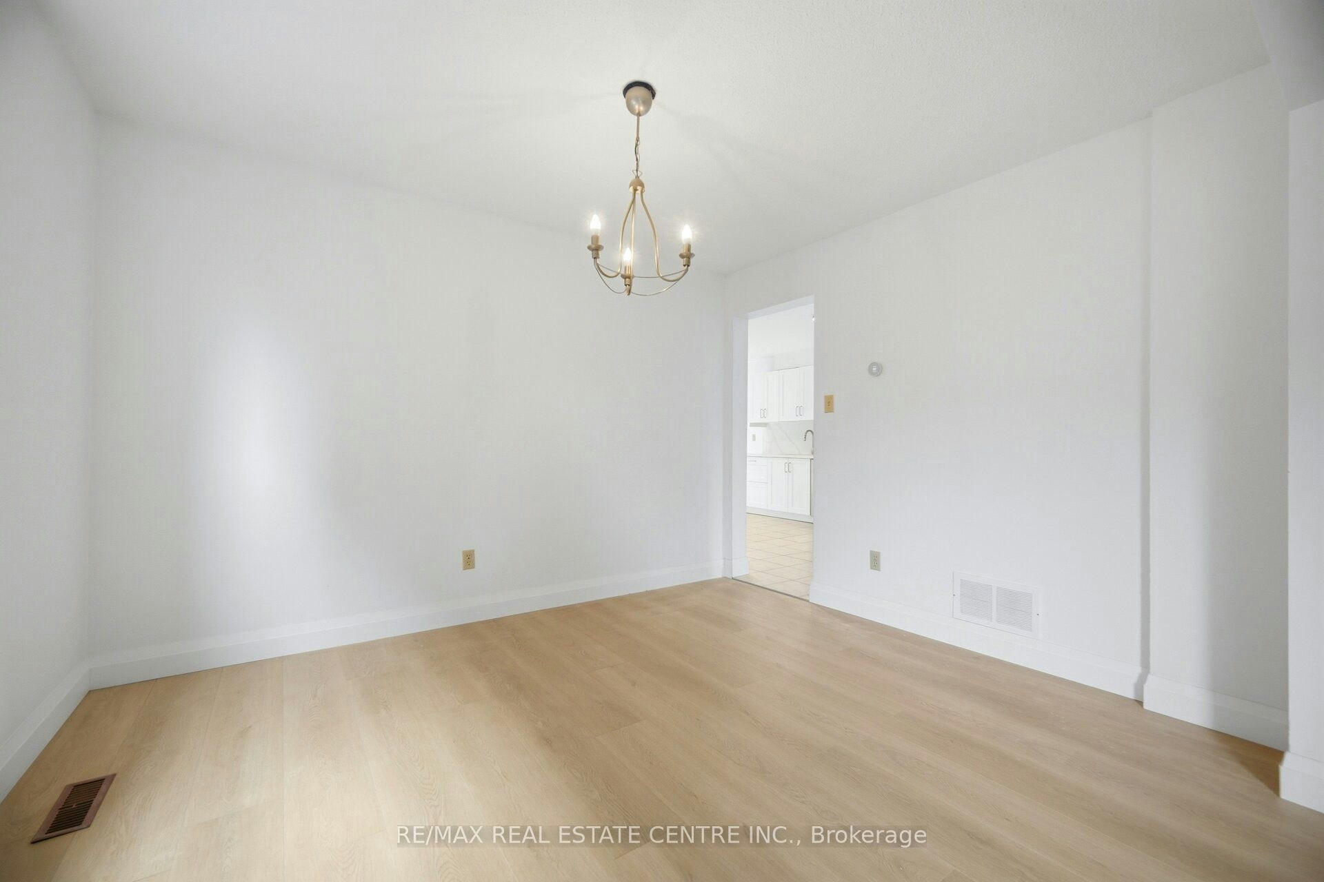 Main and 2nd-4676 Owl Circle, Mississauga, ON, L4Z 2W6 - 15