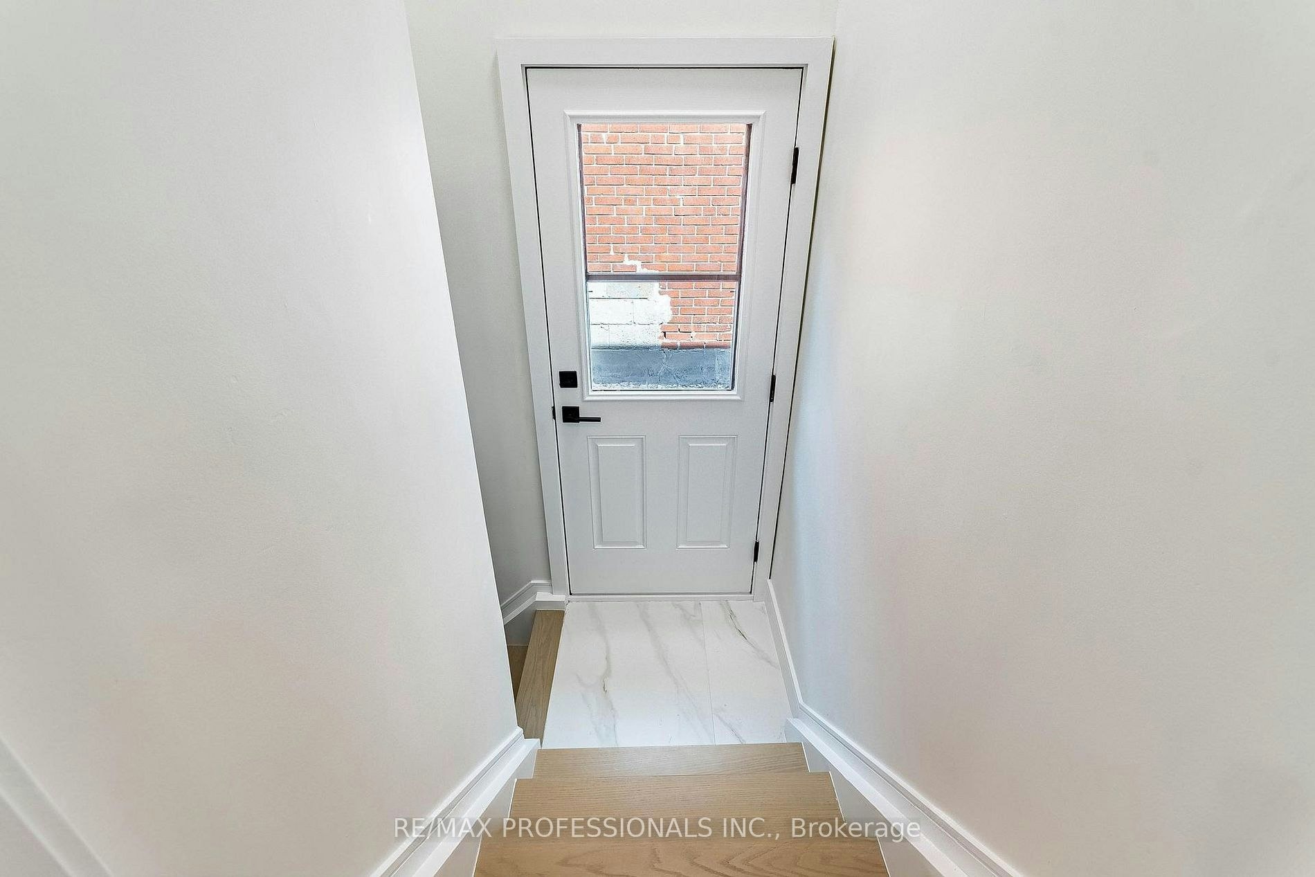 Lower-48 Lloyd Manor Road, Toronto, ON, M9B 5H7 - 3