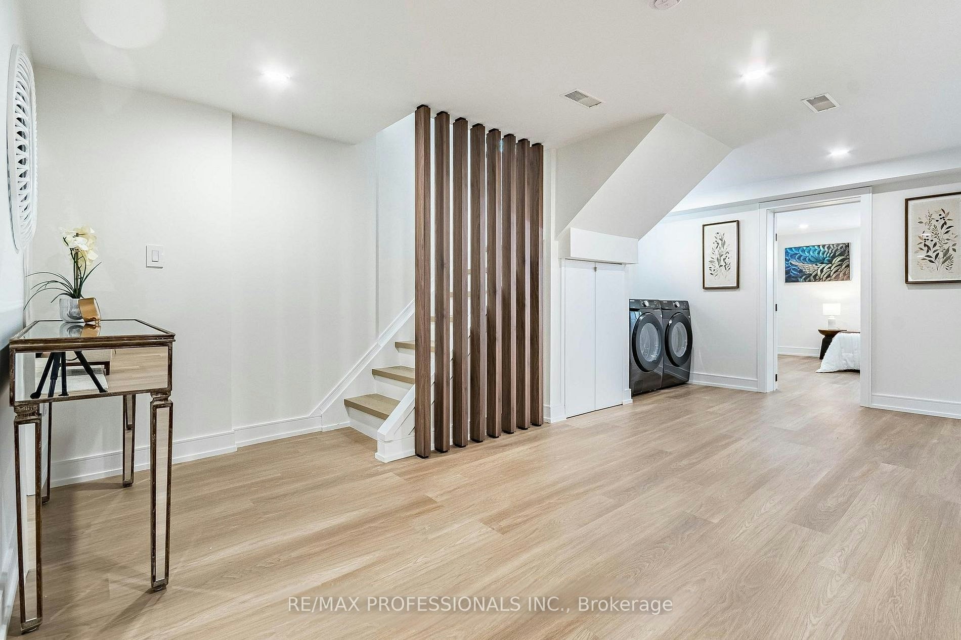 Lower-48 Lloyd Manor Road, Toronto, ON, M9B 5H7 - 4