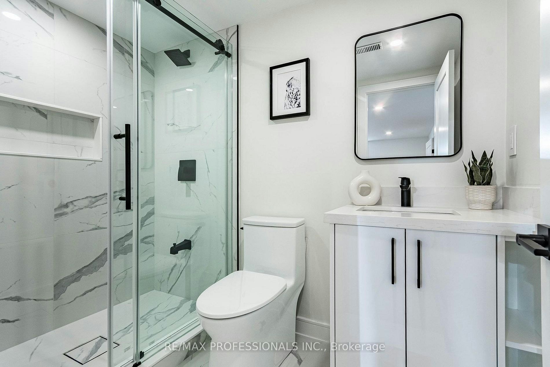 Lower-48 Lloyd Manor Road, Toronto, ON, M9B 5H7 - 10