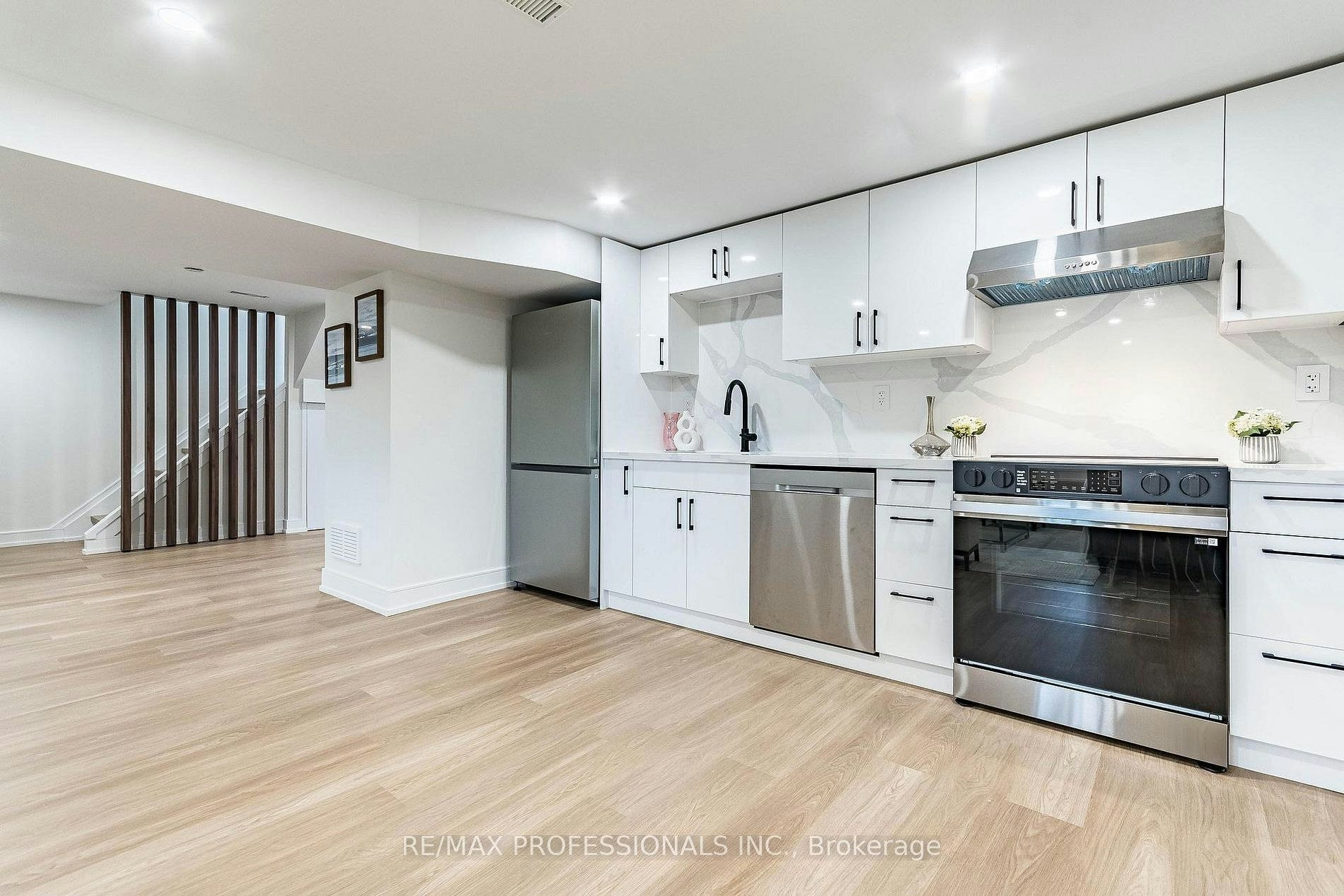 Lower-48 Lloyd Manor Road, Toronto, ON, M9B 5H7 - 8