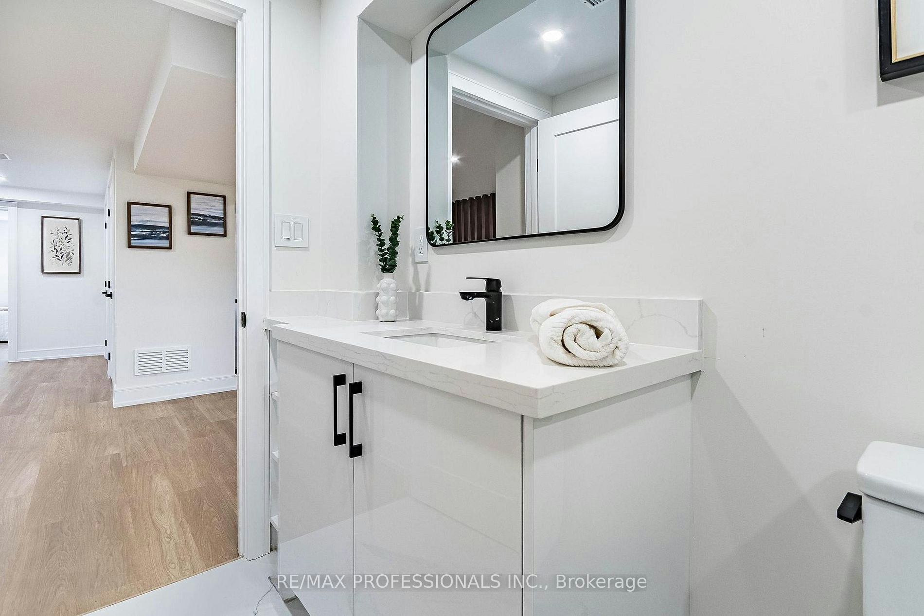 Lower-48 Lloyd Manor Road, Toronto, ON, M9B 5H7 - 13