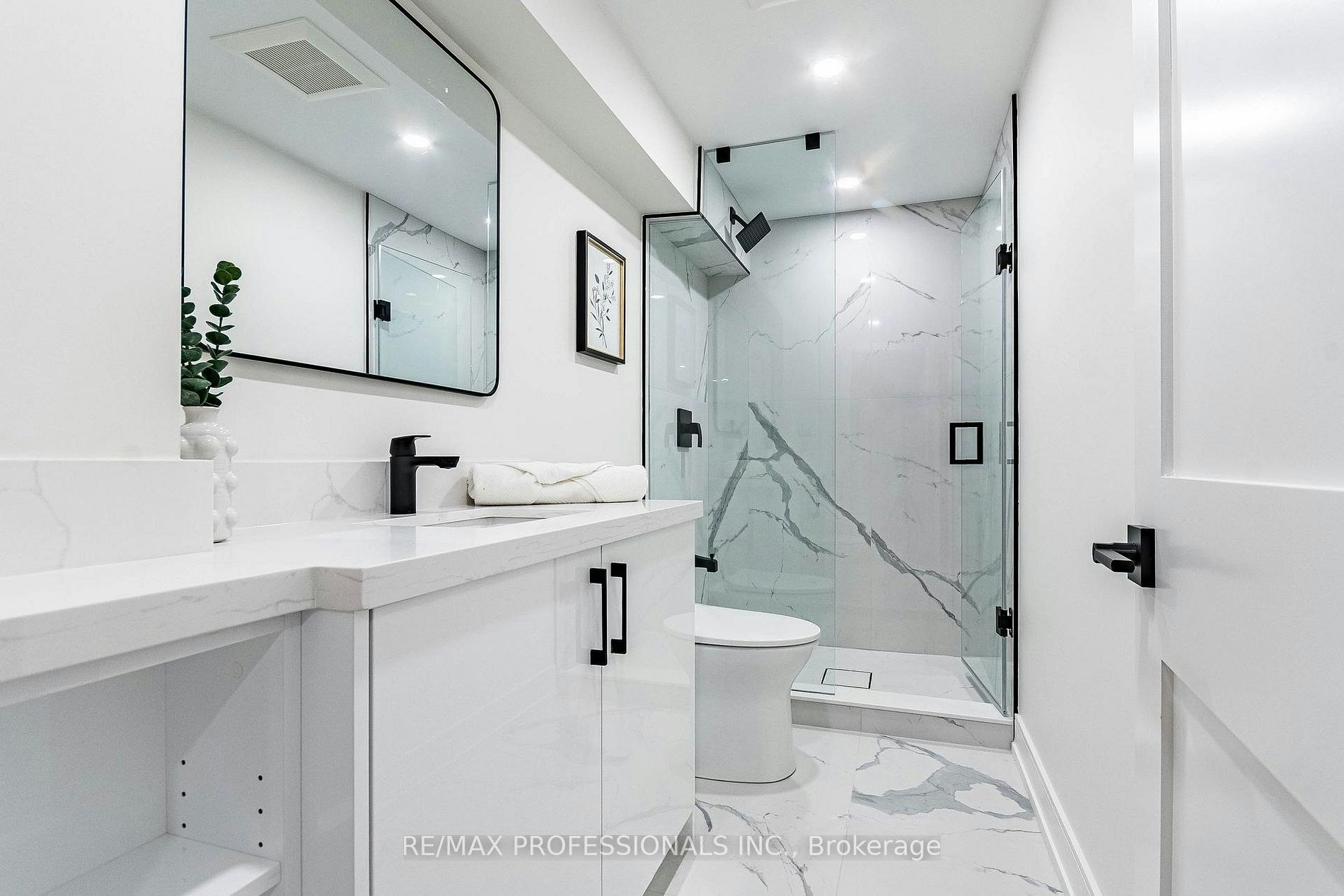 Lower-48 Lloyd Manor Road, Toronto, ON, M9B 5H7 - 12