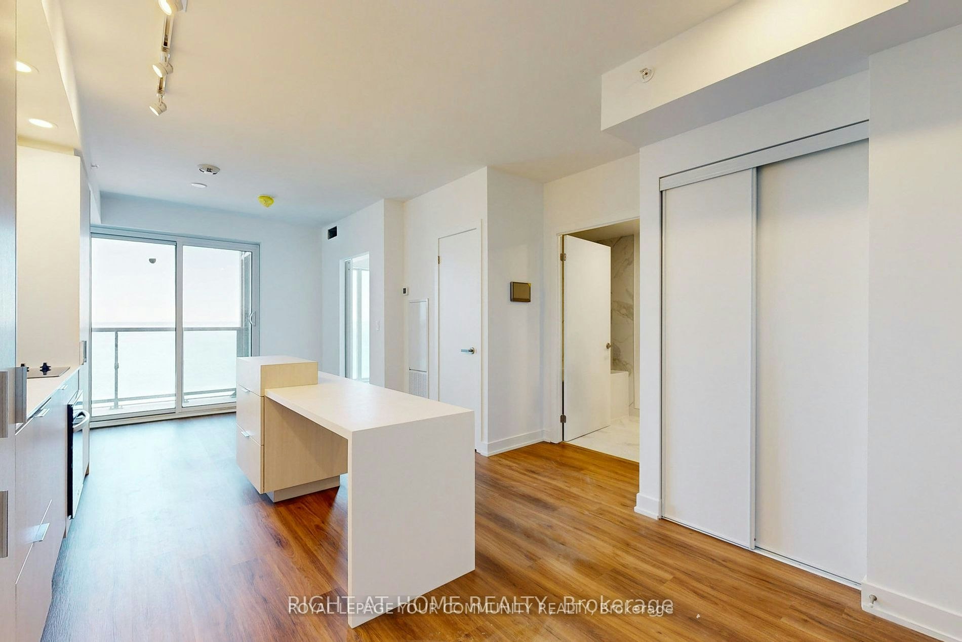 1006-370 Martha Street, Burlington, ON, L7R 2P7 - 9