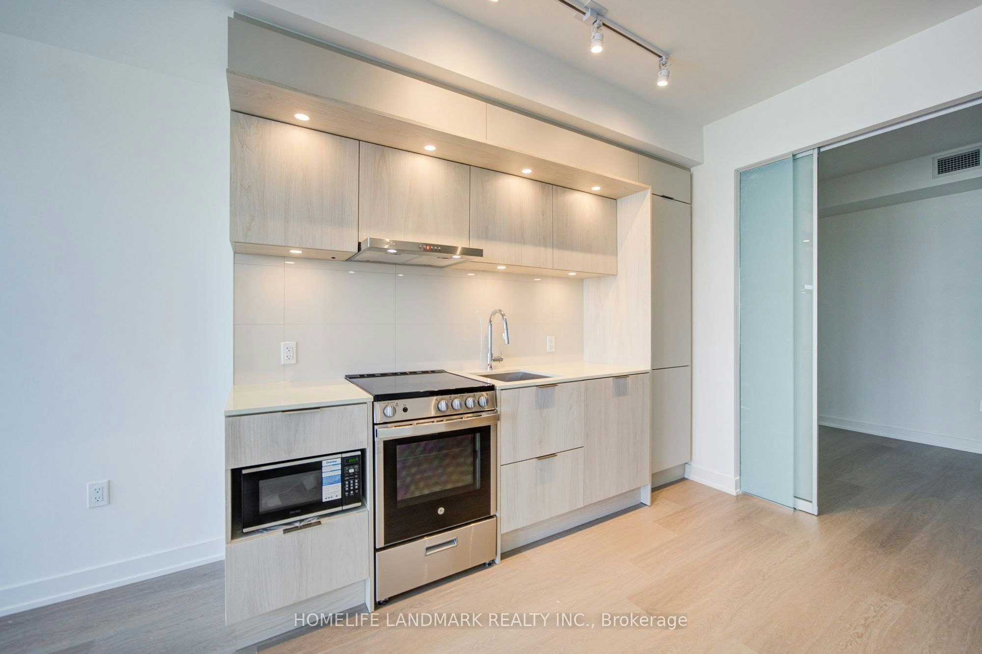1705-448 Burnhamthorpe Road W, Mississauga, ON, L5B 0R4 - 9