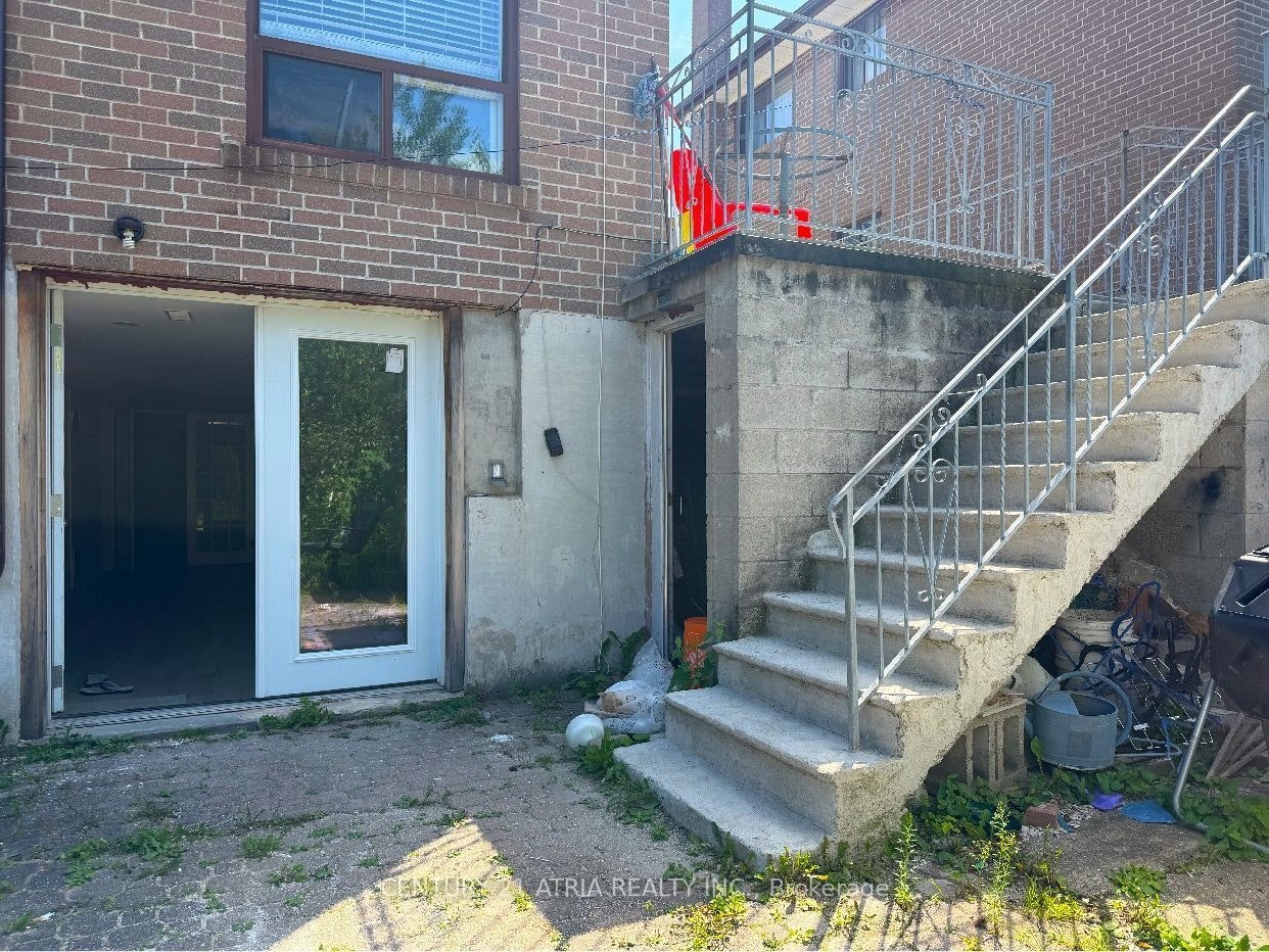 Rear Ground flr-65 Newlin Crescent, Toronto, ON, M3L 1X5 - 3