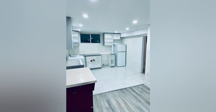 30 Moynes Avenue, Toronto, ON, M8Y 3B8 - 10