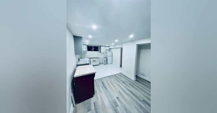 30 Moynes Avenue, Toronto, ON, M8Y 3B8 - 11