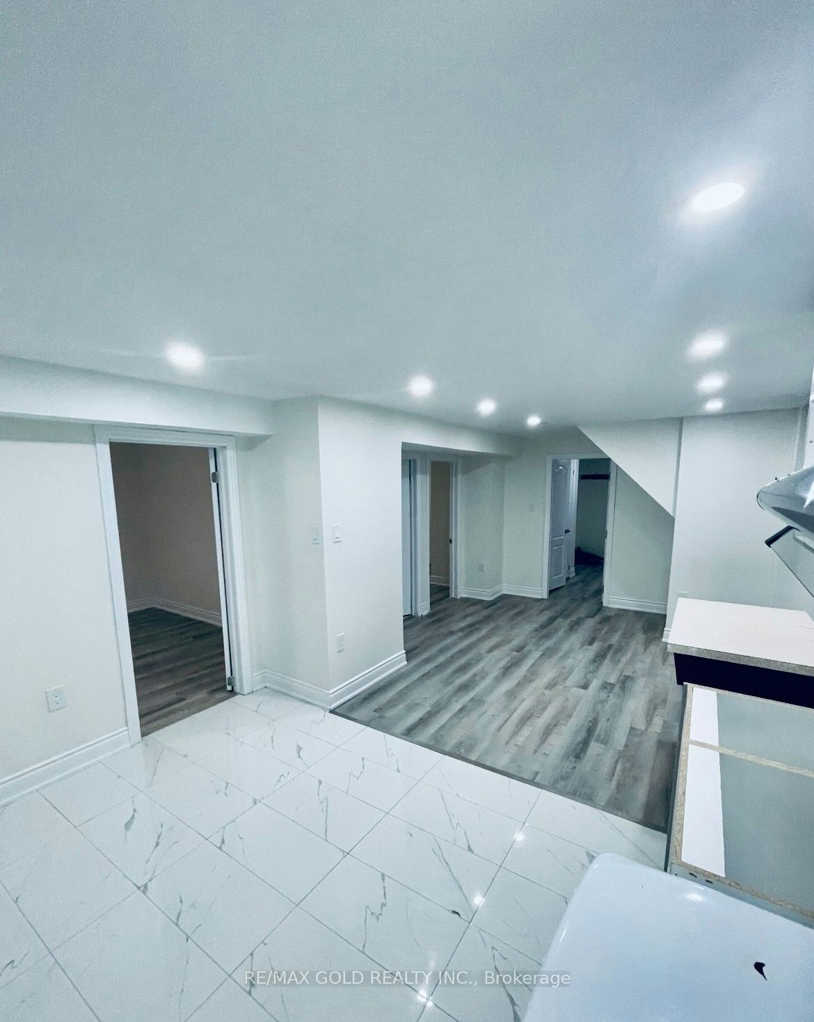30 Moynes Avenue, Toronto, ON, M8Y 3B8 - 14