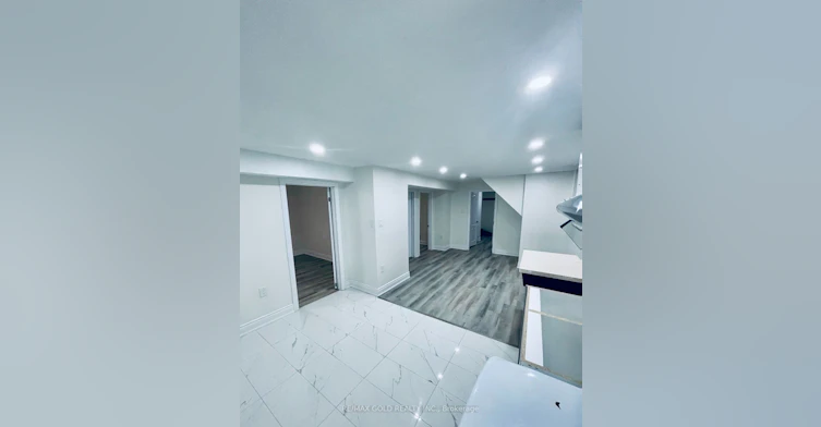30 Moynes Avenue, Toronto, ON, M8Y 3B8 - 14