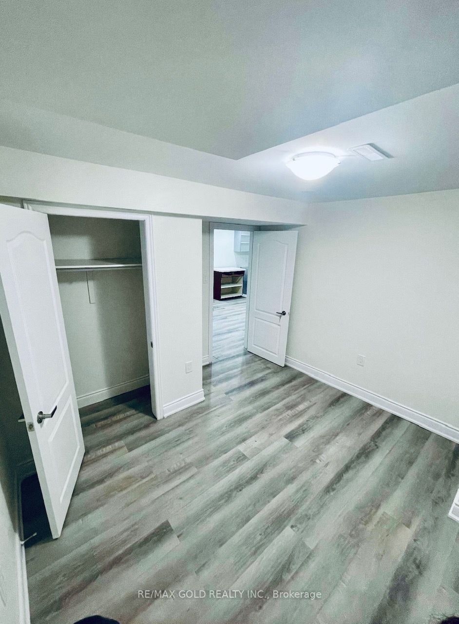 30 Moynes Avenue, Toronto, ON, M8Y 3B8 - 5