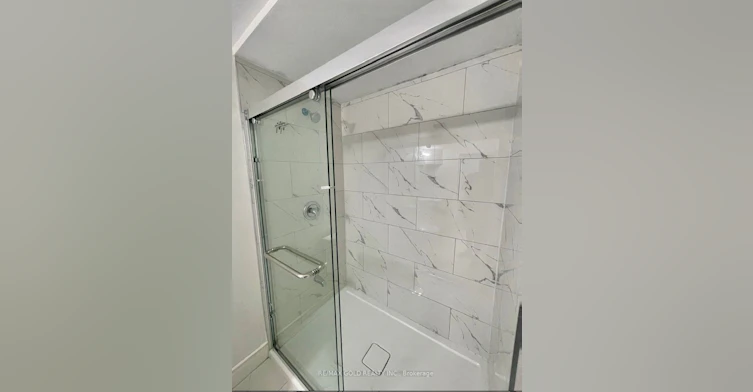 30 Moynes Avenue, Toronto, ON, M8Y 3B8 - 8