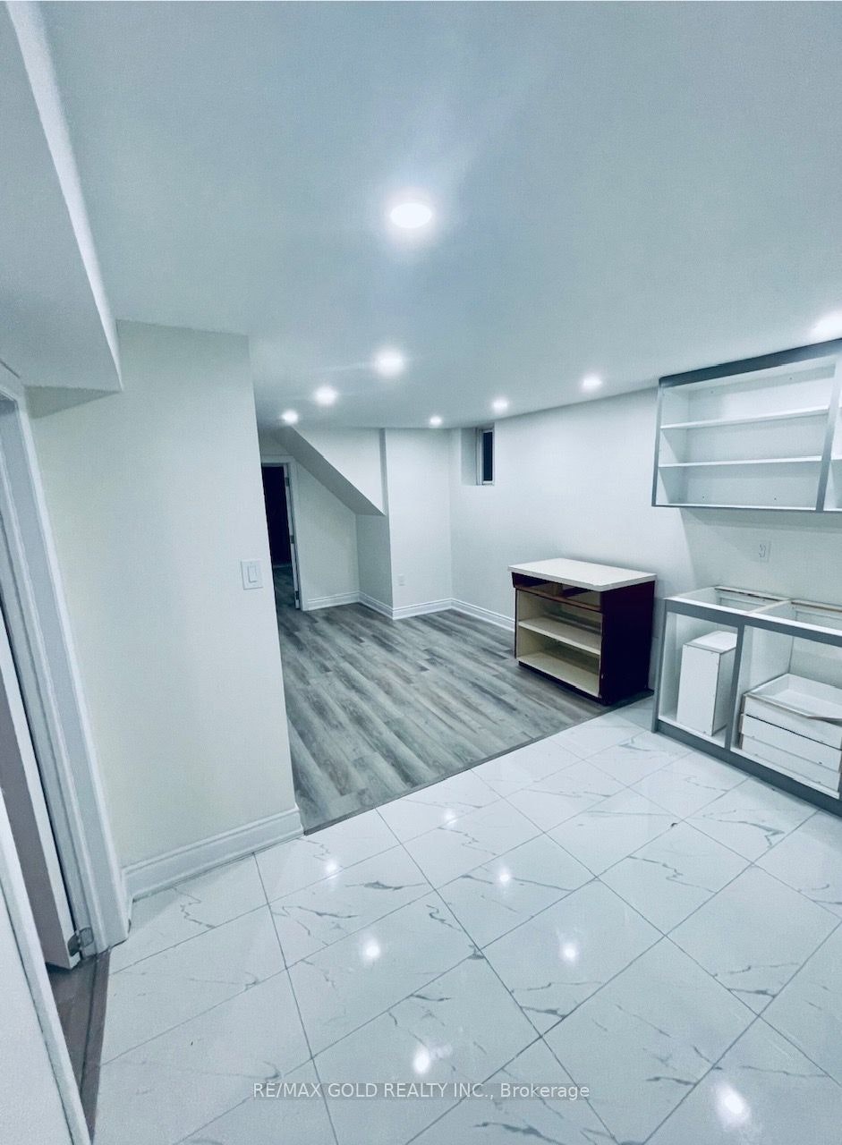 30 Moynes Avenue, Toronto, ON, M8Y 3B8 - 15
