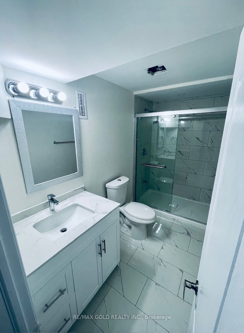 30 Moynes Avenue, Toronto, ON, M8Y 3B8 - 6