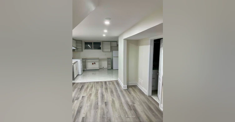 30 Moynes Avenue, Toronto, ON, M8Y 3B8 - 4