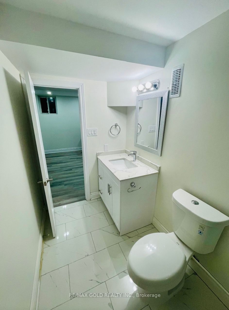 30 Moynes Avenue, Toronto, ON, M8Y 3B8 - 9