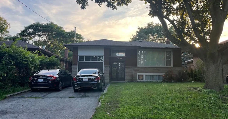 30 Moynes Avenue, Toronto, ON, M8Y 3B8