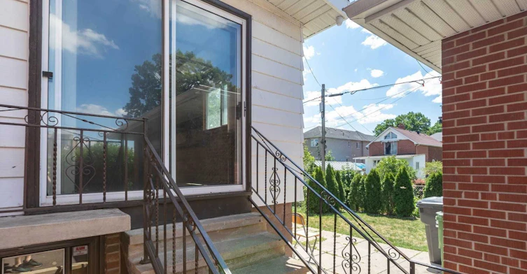 17 Pamille Place, Toronto, ON, M6M 3A9 - 23