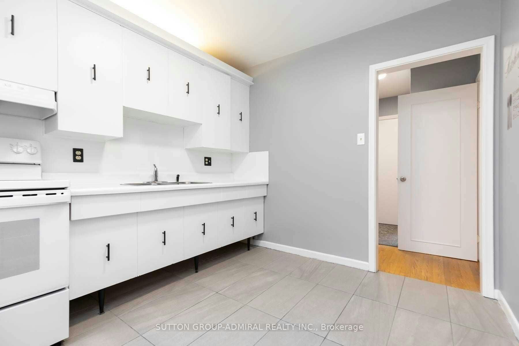 17 Pamille Place, Toronto, ON, M6M 3A9 - 16