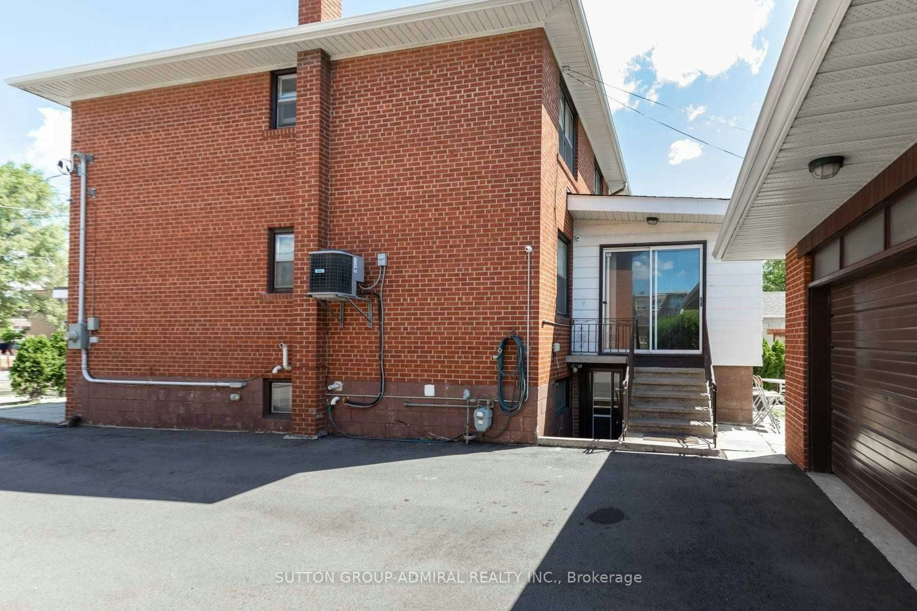 17 Pamille Place, Toronto, ON, M6M 3A9 - 25