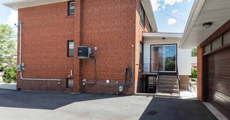 17 Pamille Place, Toronto, ON, M6M 3A9 - 25