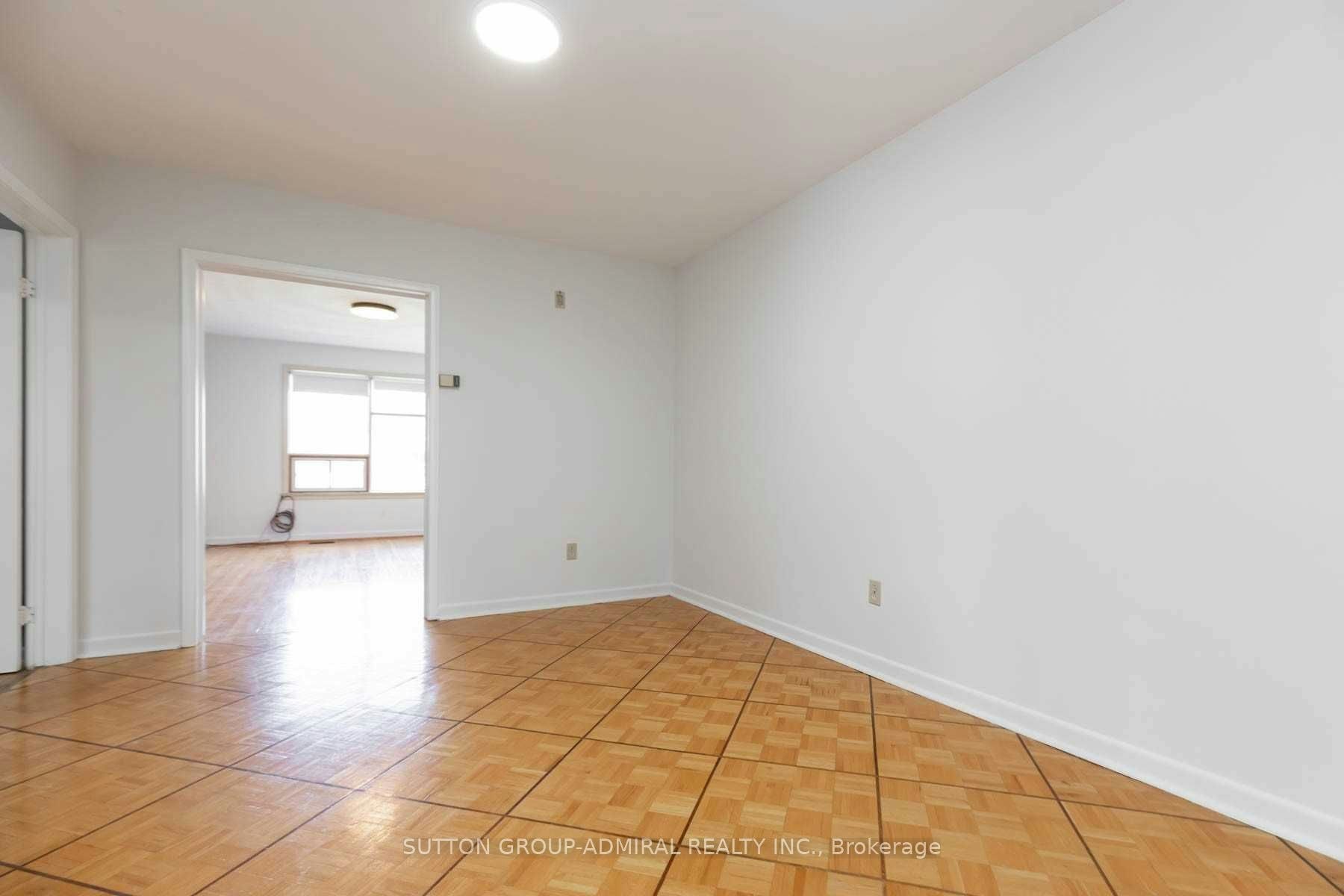 17 Pamille Place, Toronto, ON, M6M 3A9 - 11
