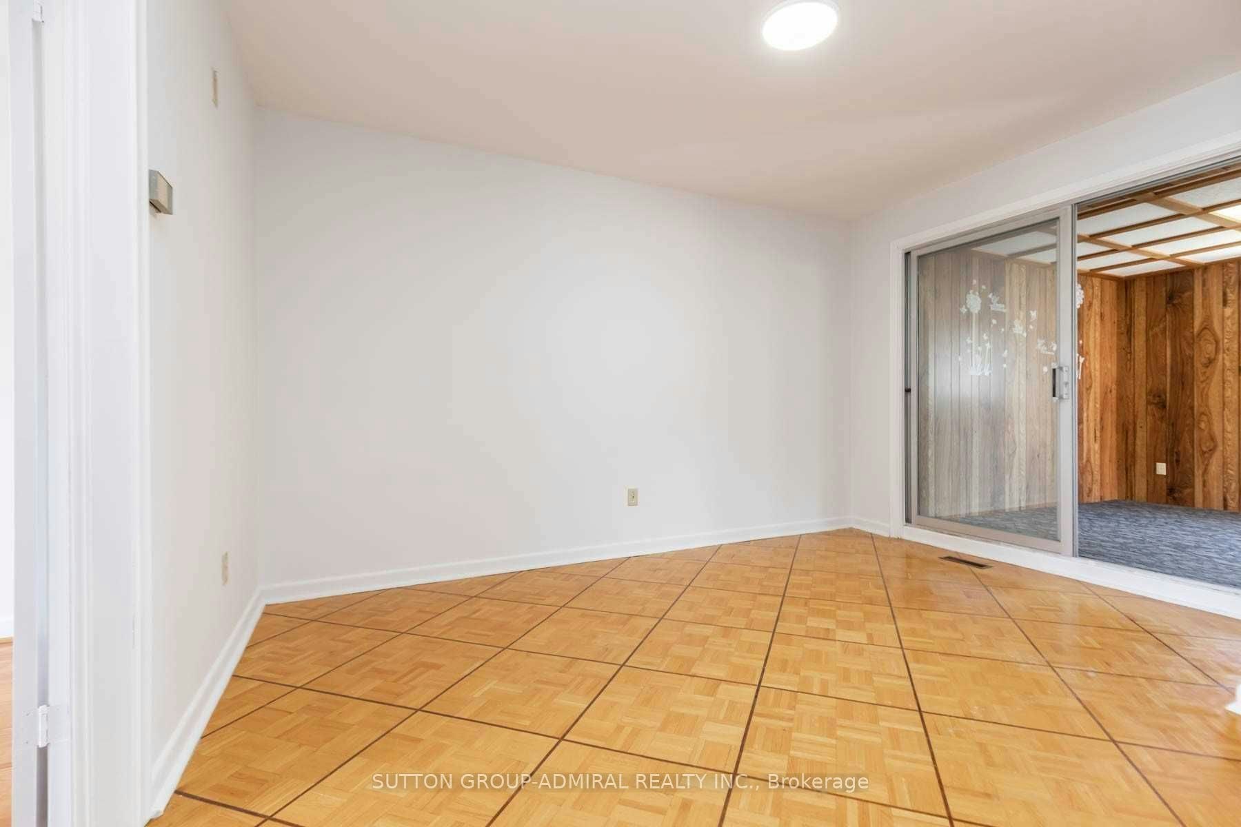 17 Pamille Place, Toronto, ON, M6M 3A9 - 13