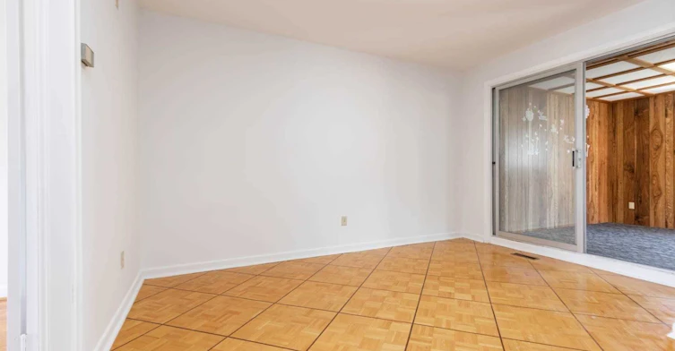 17 Pamille Place, Toronto, ON, M6M 3A9 - 13