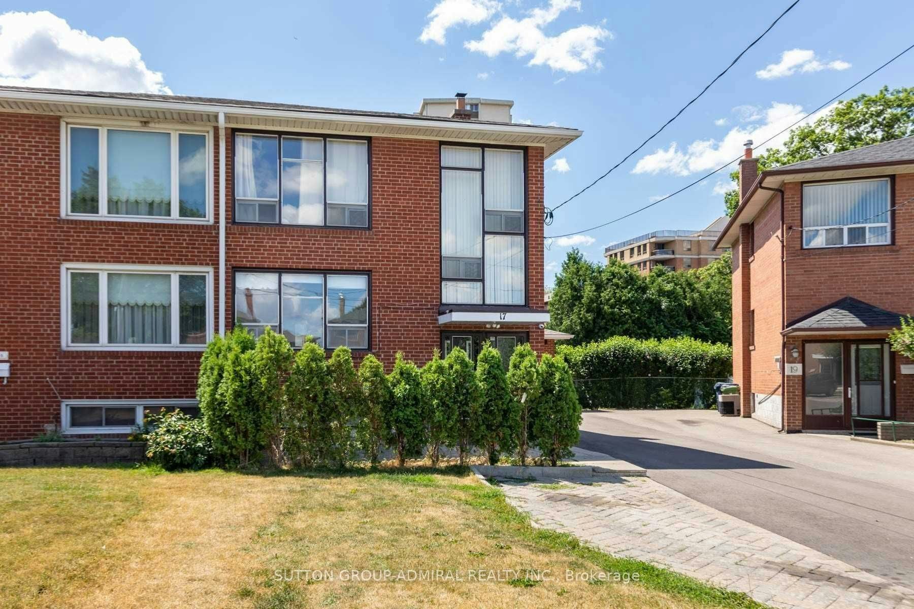17 Pamille Place, Toronto, ON, M6M 3A9 - 26