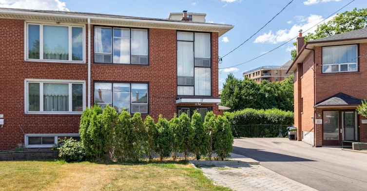 17 Pamille Place, Toronto, ON, M6M 3A9 - 26