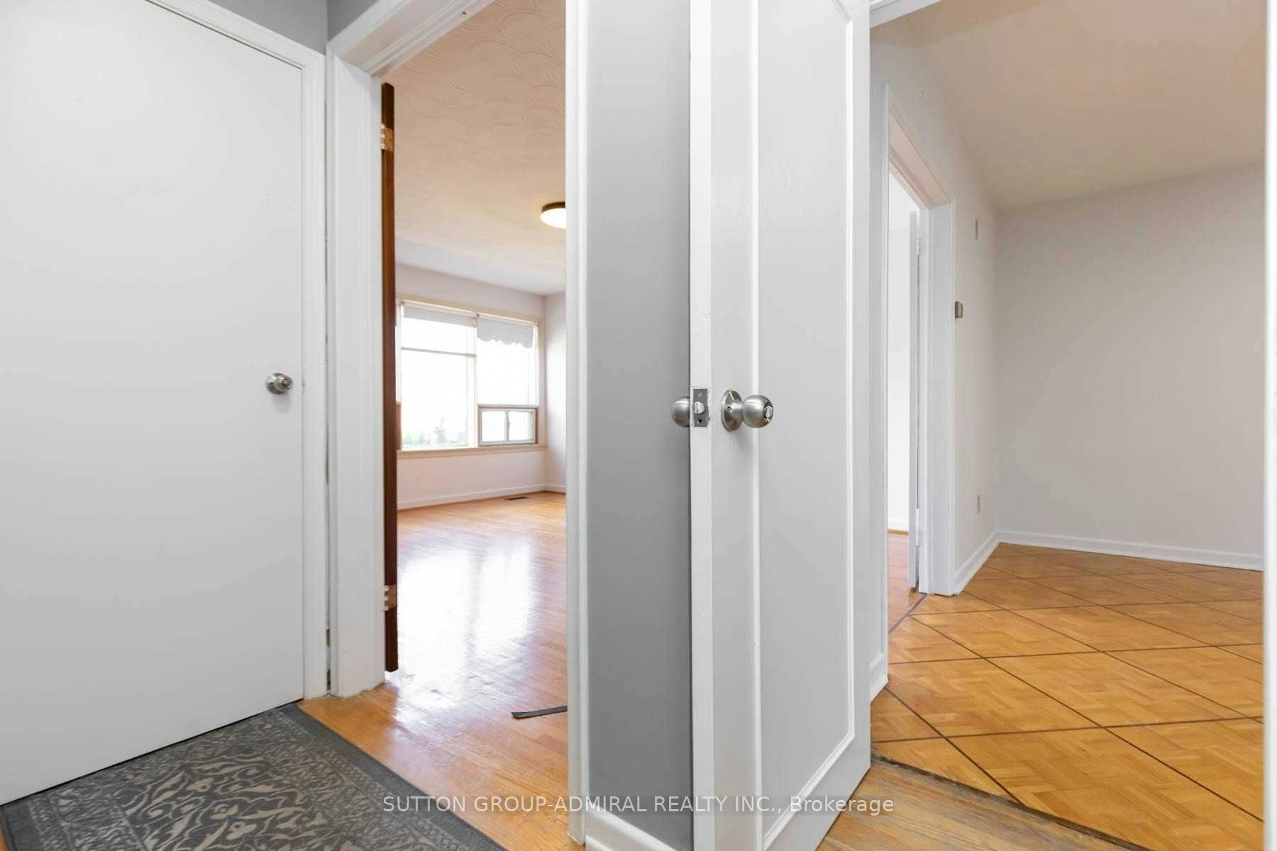 17 Pamille Place, Toronto, ON, M6M 3A9 - 3