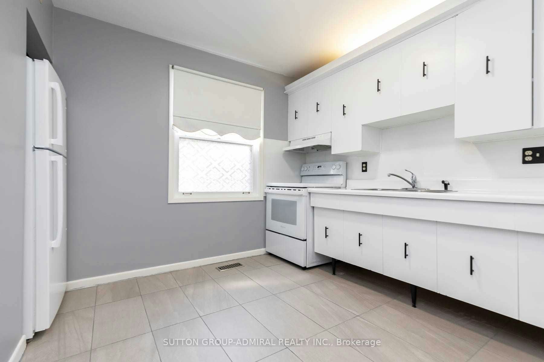17 Pamille Place, Toronto, ON, M6M 3A9 - 14