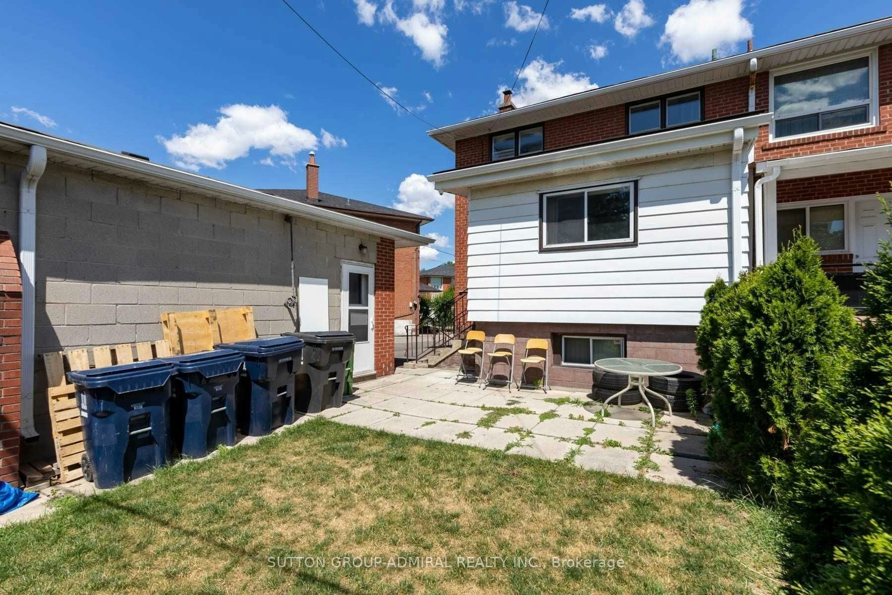 17 Pamille Place, Toronto, ON, M6M 3A9 - 24