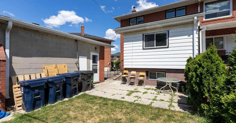 17 Pamille Place, Toronto, ON, M6M 3A9 - 24