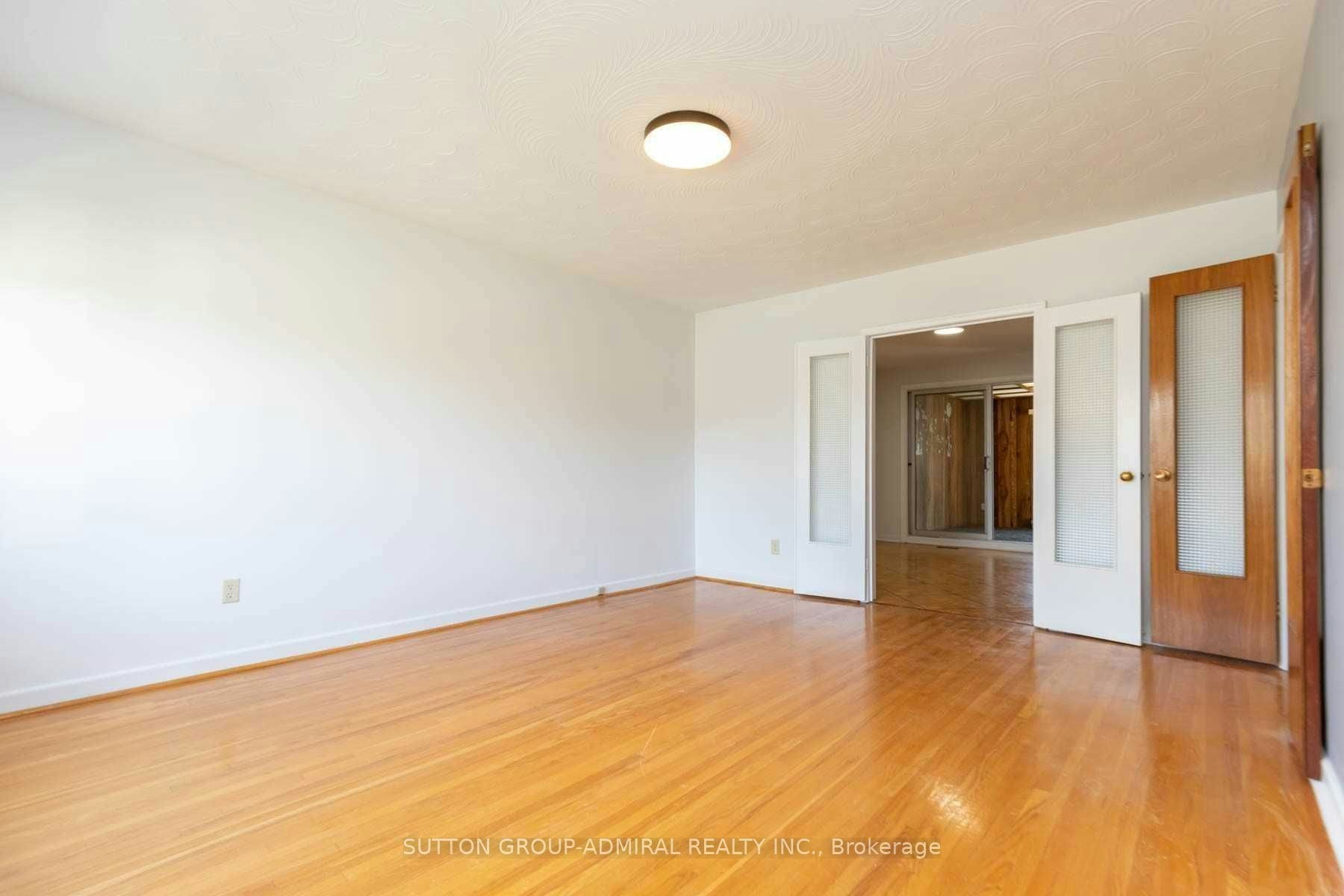 17 Pamille Place, Toronto, ON, M6M 3A9 - 7