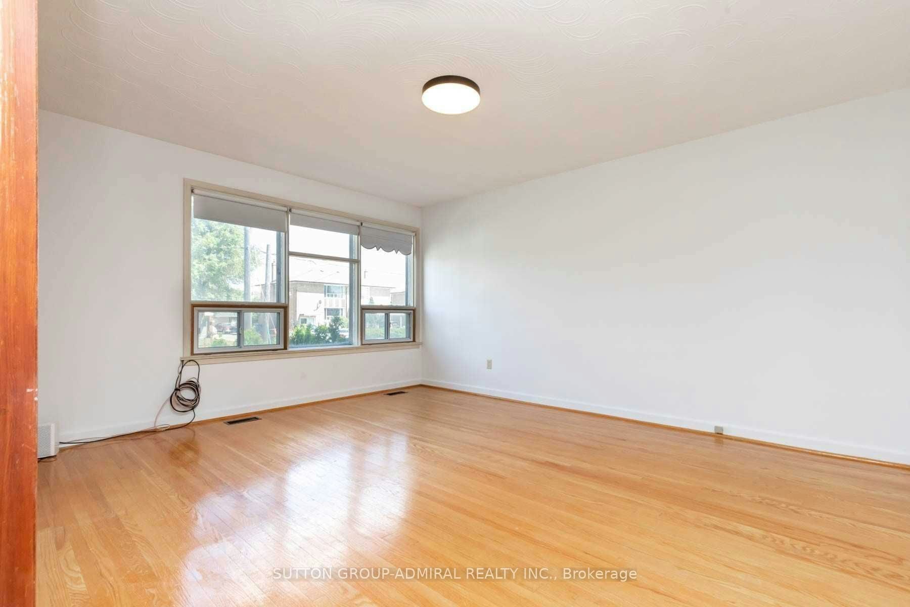 17 Pamille Place, Toronto, ON, M6M 3A9 - 4
