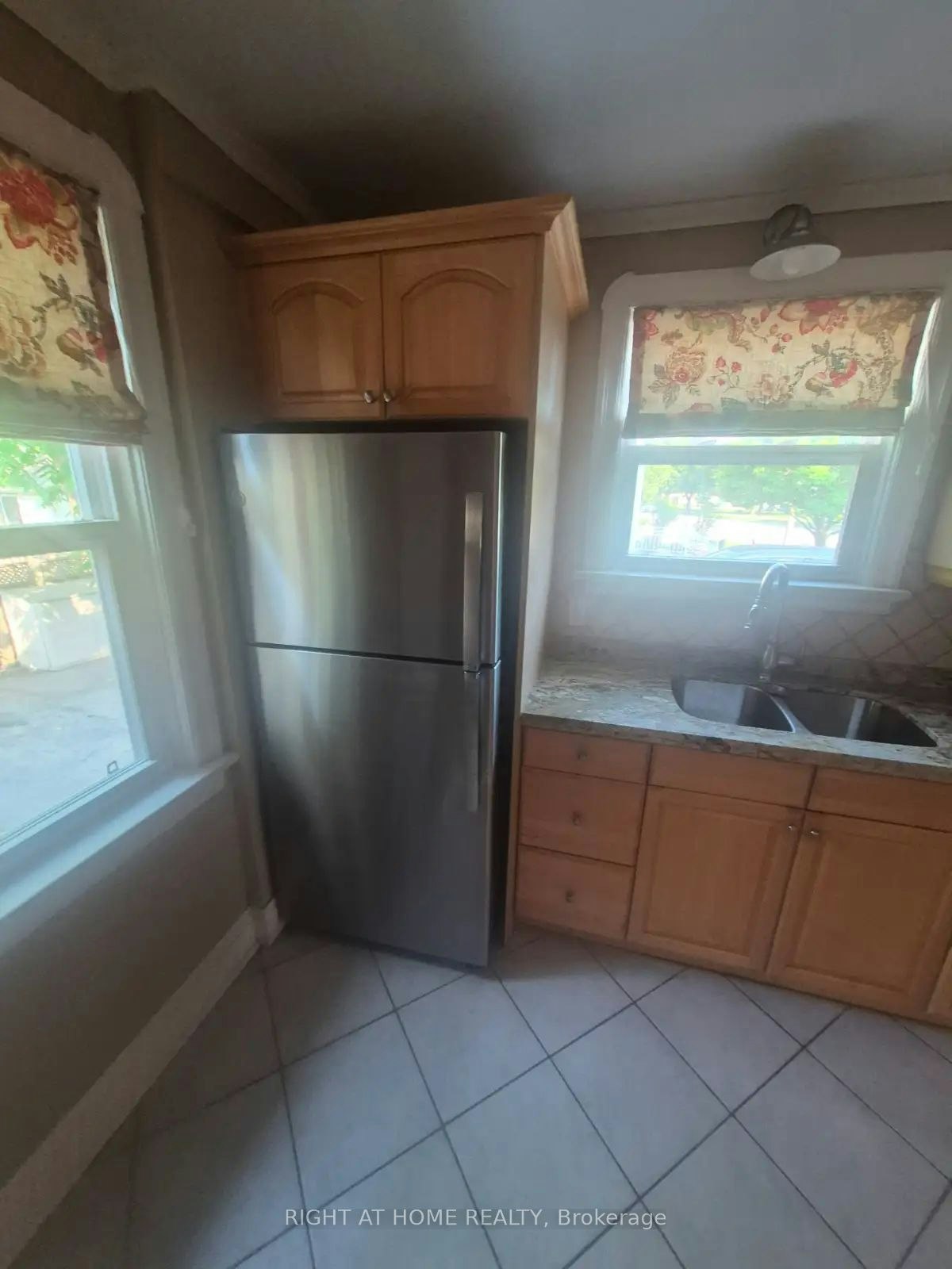 755 Maple Avenue, Burlington, ON, L7S 2K1 - 8