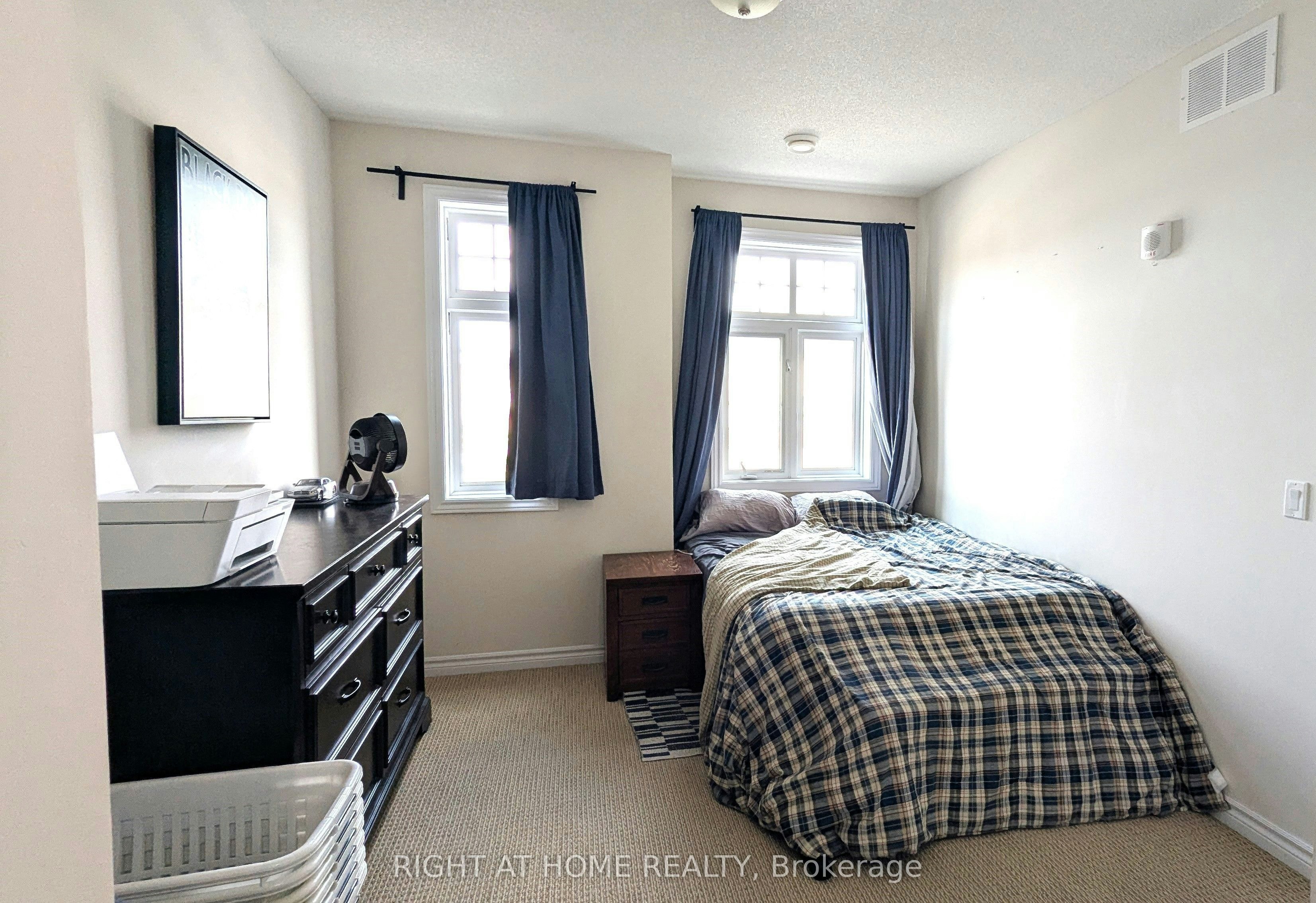 210-1360 Costigan Road, Milton, ON, L9T 0Y8 - 3