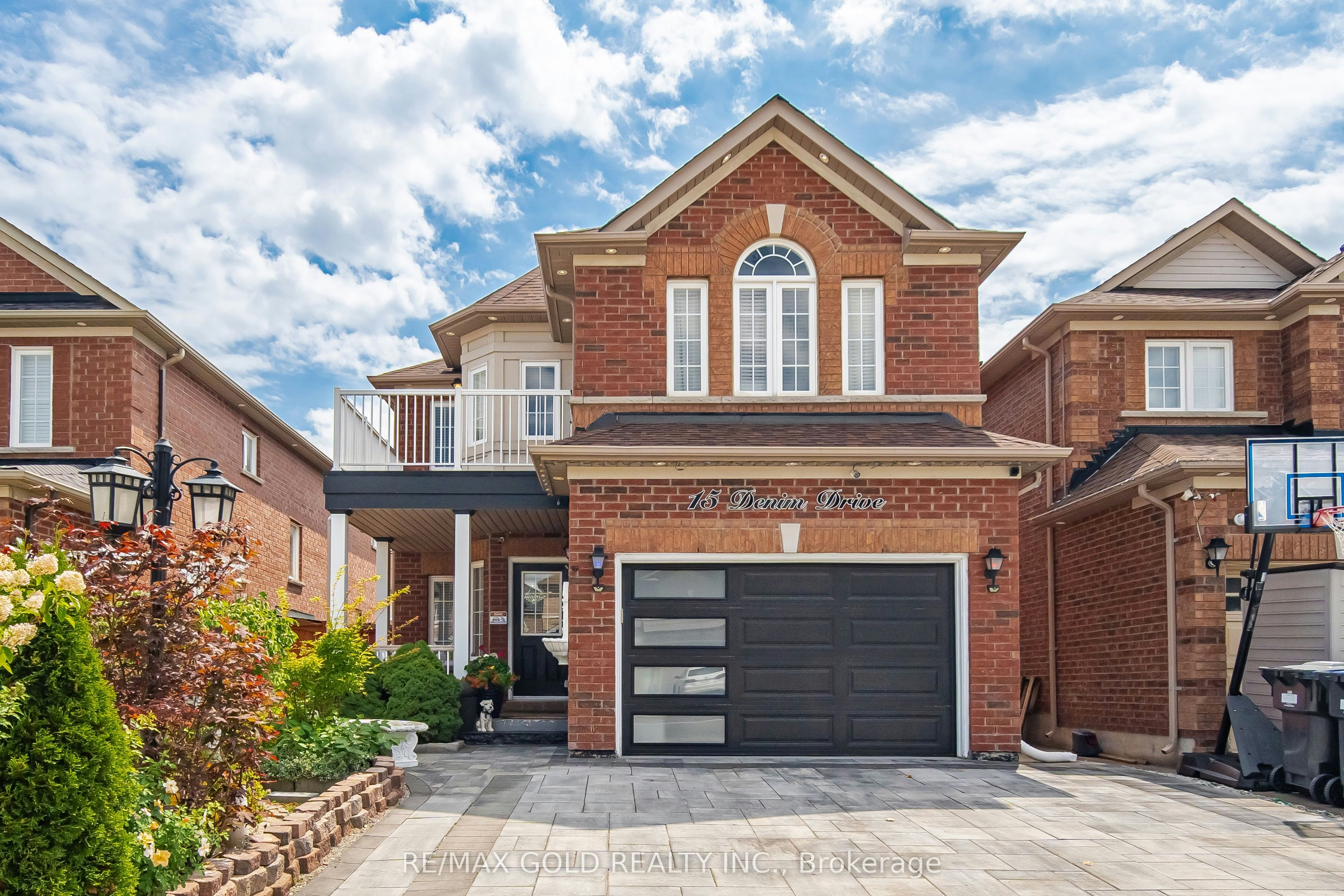 15 Denim Drive, Brampton, ON, L6P 1K4
