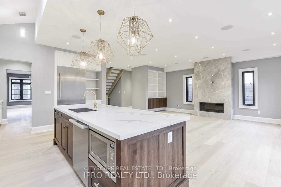 9 Donnybrook Lane, Toronto, ON, M9A 2V2 - 4