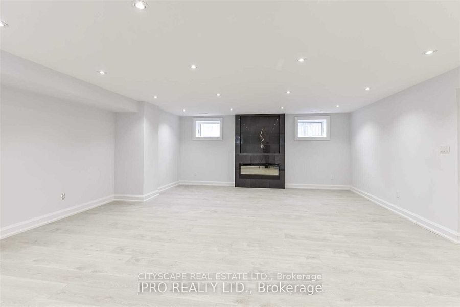 9 Donnybrook Lane, Toronto, ON, M9A 2V2 - 17