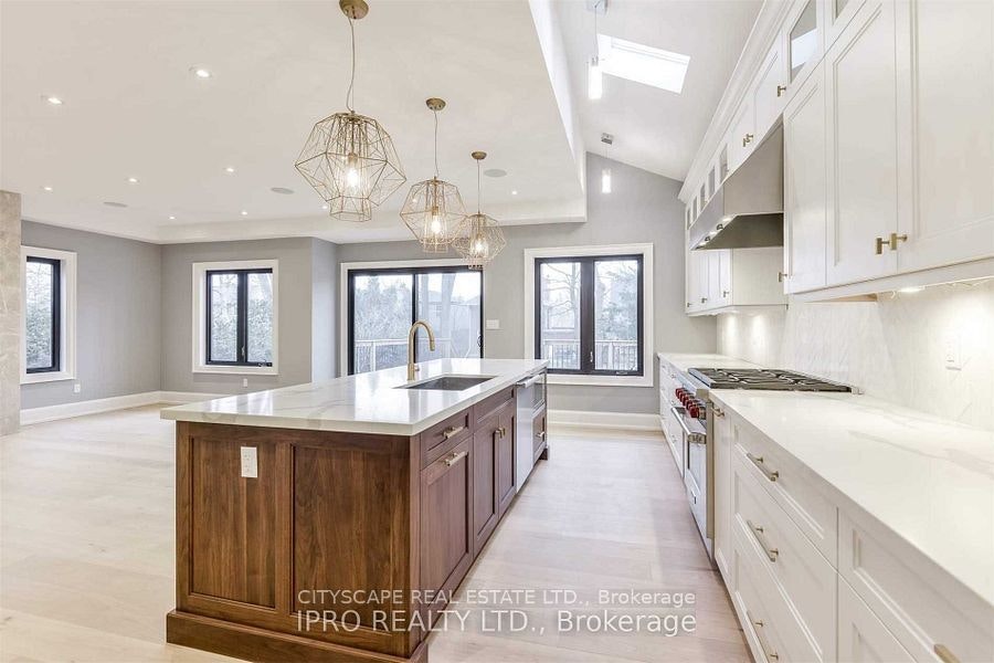 9 Donnybrook Lane, Toronto, ON, M9A 2V2 - 3